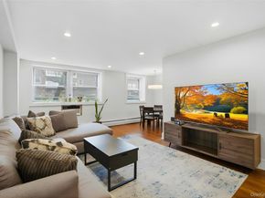 45 Hill Park Avenue PR2, Great Neck NY 11021