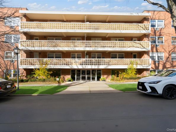 45 Hill Park Avenue PR2, Great Neck NY 11021