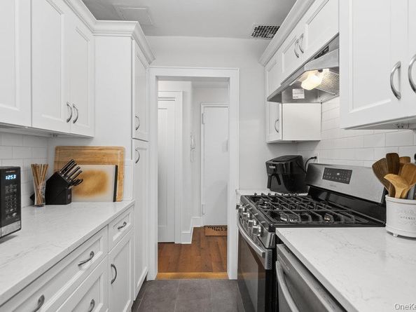 45 Hill Park Avenue PR2, Great Neck NY 11021