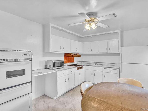 31-70 138 Street 3H, Flushing NY 11354