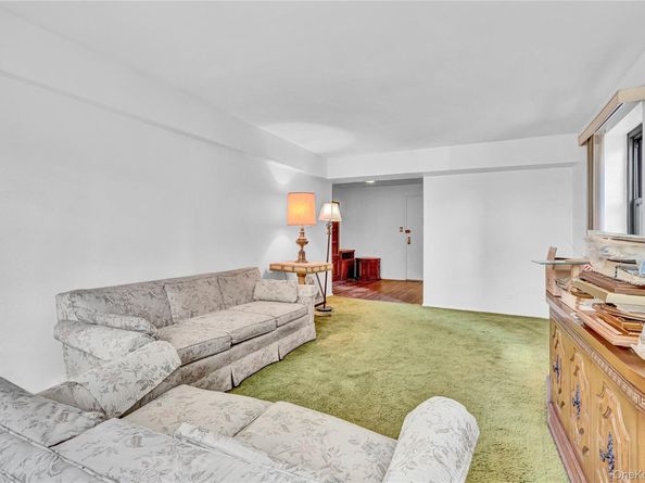 31-70 138 Street 3H, Flushing NY 11354