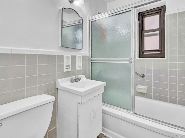 31-70 138 Street 3H, Flushing NY 11354