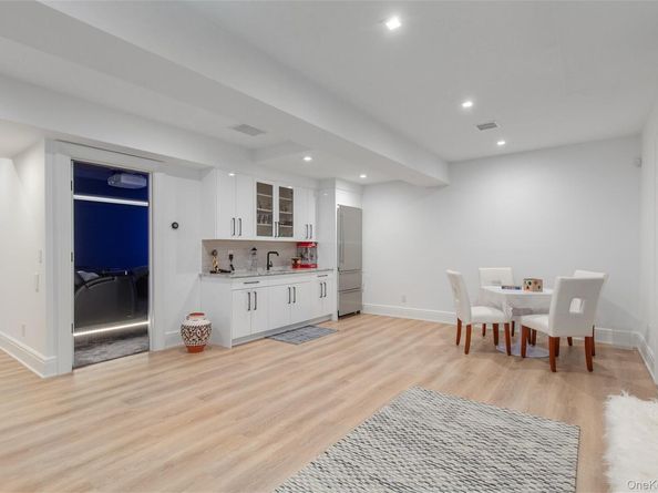 16 Myrtledale Road, Scarsdale NY 10583