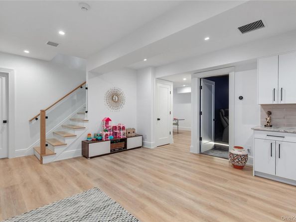 16 Myrtledale Road, Scarsdale NY 10583