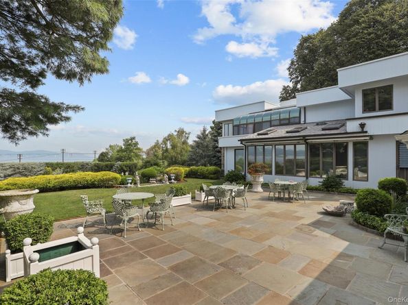 43 Matthiessen Park N, Irvington NY 10533