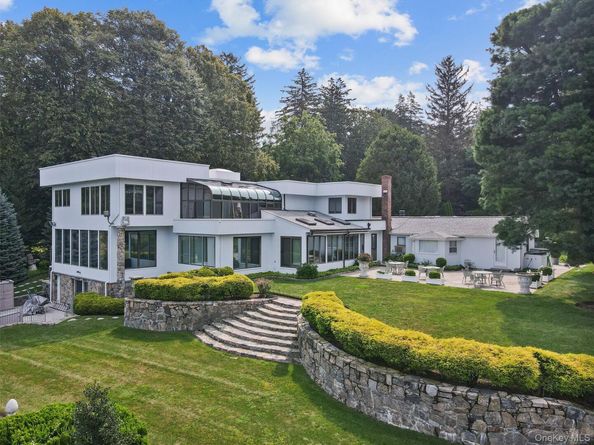 43 Matthiessen Park N, Irvington NY 10533