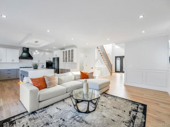 41 Coachman Lane, Levittown NY 11756