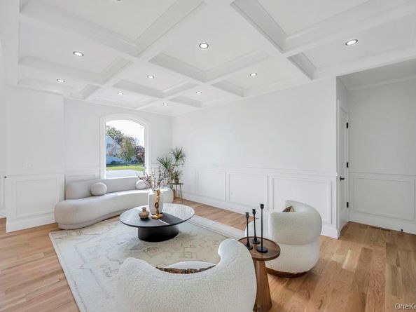 41 Coachman Lane, Levittown NY 11756