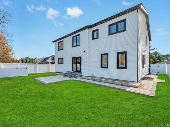 41 Coachman Lane, Levittown NY 11756