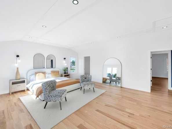 41 Coachman Lane, Levittown NY 11756