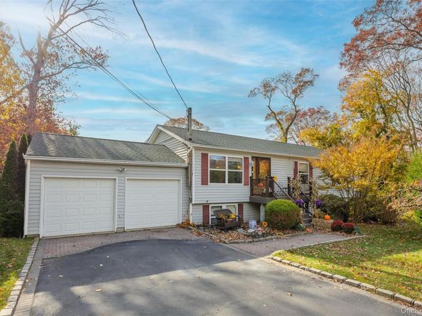 4 Madach Street, Ronkonkoma NY 11779