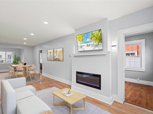 28 Cornwall Lane, Hempstead NY 11550