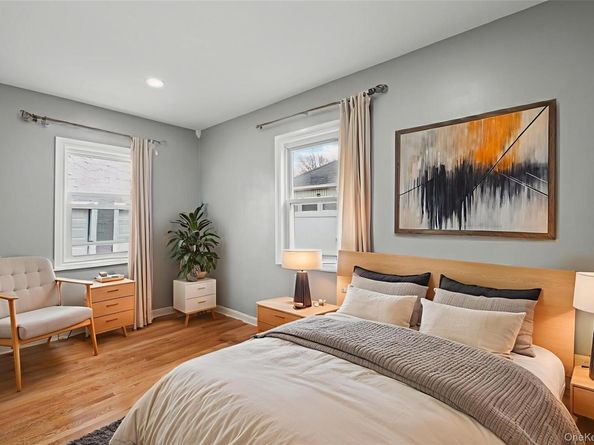 28 Cornwall Lane, Hempstead NY 11550