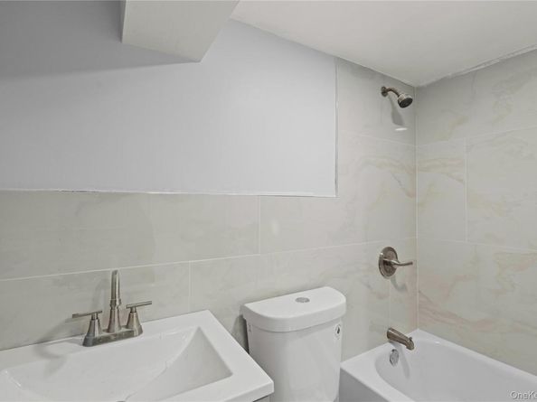 28 Cornwall Lane, Hempstead NY 11550