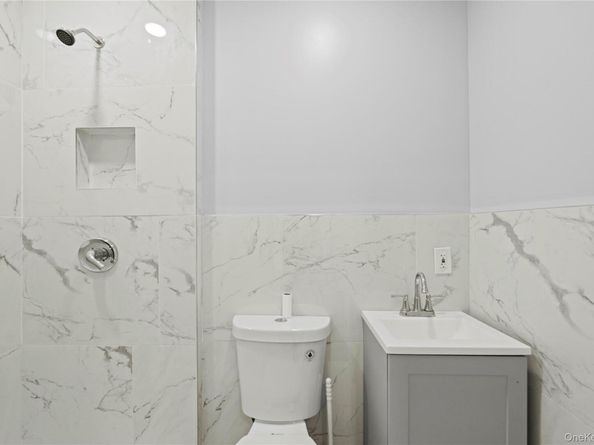 28 Cornwall Lane, Hempstead NY 11550