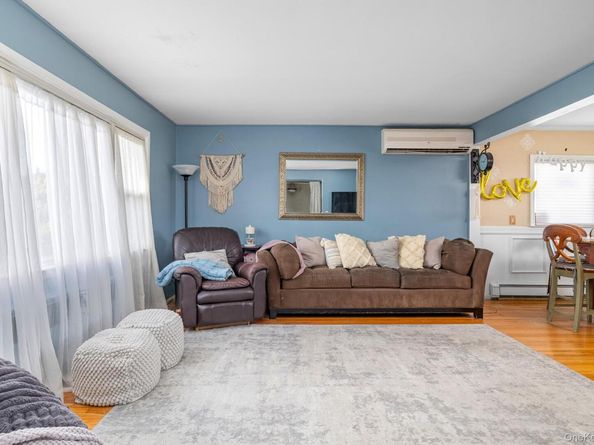 208 Island Parkway W, Island Park NY 11558