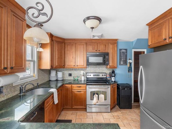 208 Island Parkway W, Island Park NY 11558