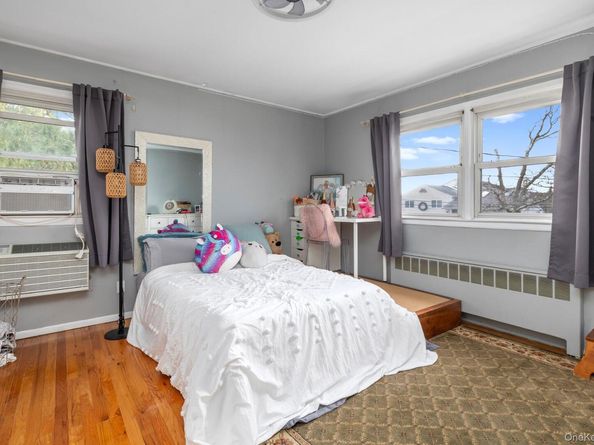 208 Island Parkway W, Island Park NY 11558