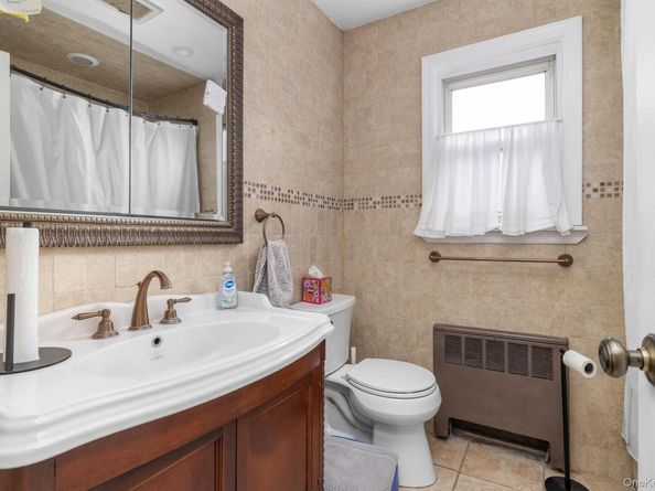 208 Island Parkway W, Island Park NY 11558