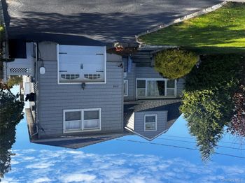 208 Island Parkway W