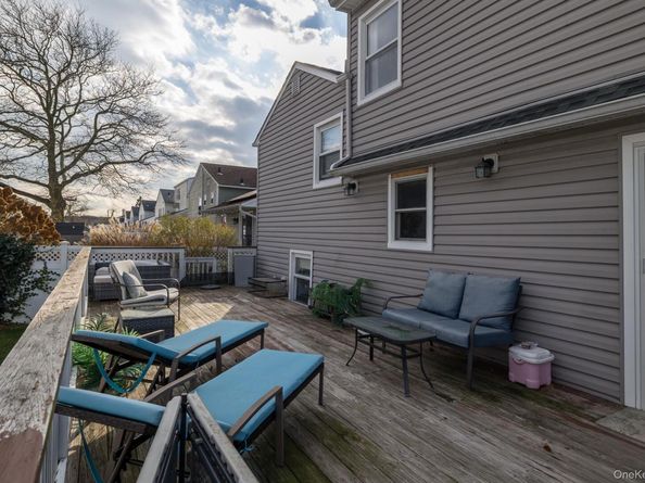 208 Island Parkway W, Island Park NY 11558