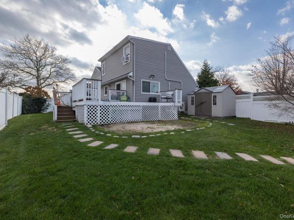 208 Island Parkway W, Island Park NY 11558