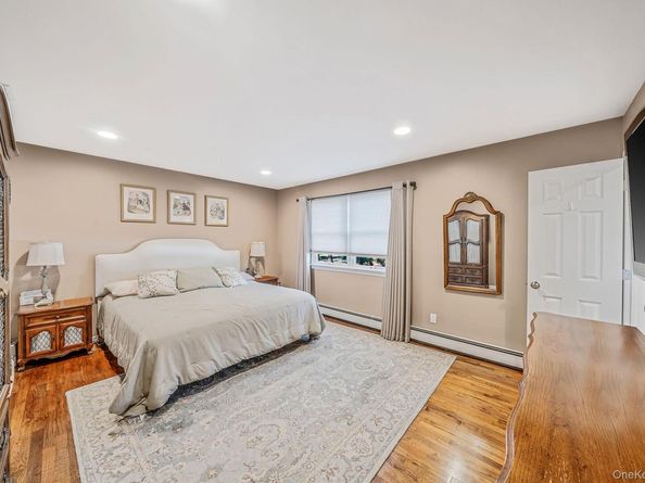 28 Cedarwood Lane, Commack NY 11725