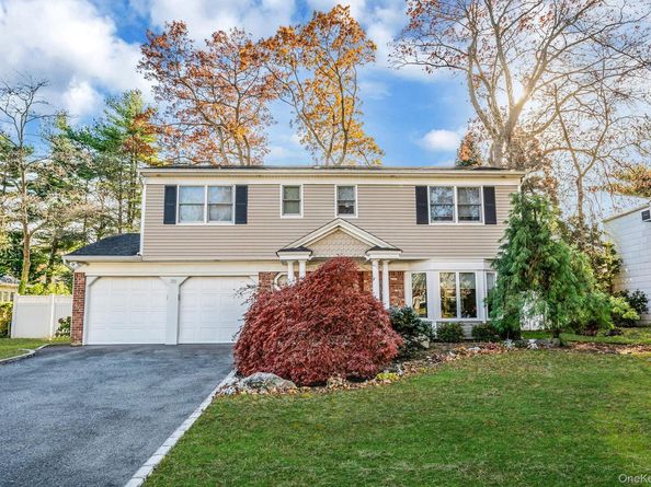 28 Cedarwood Lane, Commack NY 11725