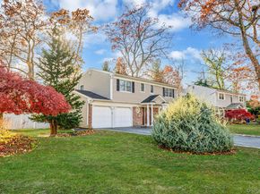 28 Cedarwood Lane, Commack NY 11725