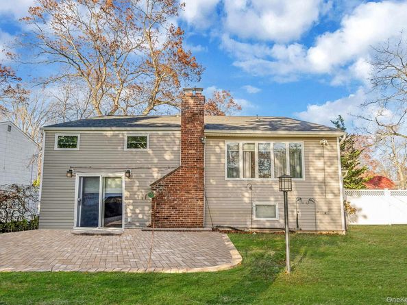 28 Cedarwood Lane, Commack NY 11725