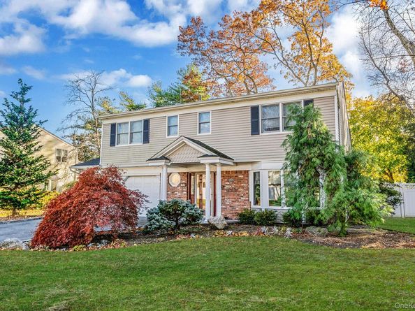 28 Cedarwood Lane, Commack NY 11725
