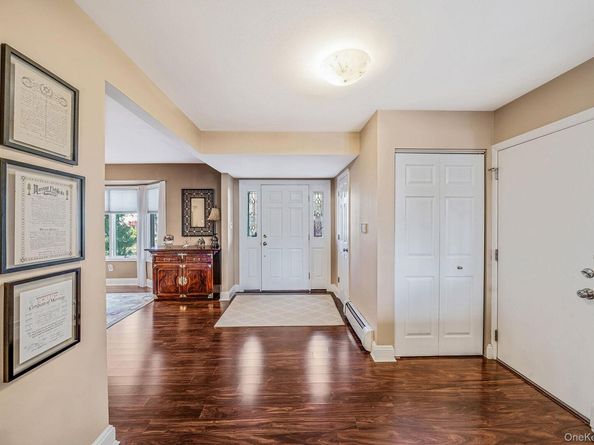 28 Cedarwood Lane, Commack NY 11725