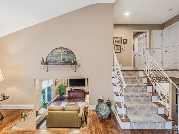 28 Cedarwood Lane, Commack NY 11725