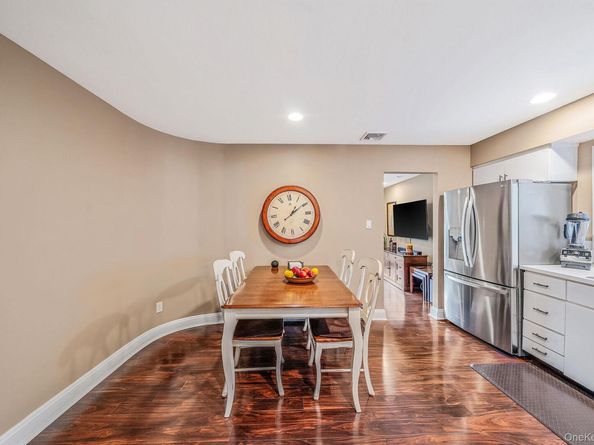 28 Cedarwood Lane, Commack NY 11725