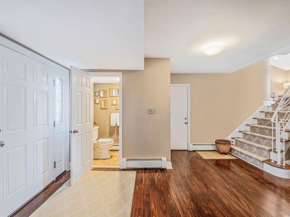 28 Cedarwood Lane, Commack NY 11725