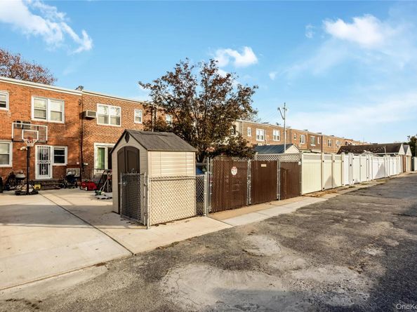 Undisclosed Address #936941, Middle Village NY 11379