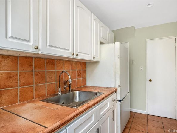 Undisclosed Address #936941, Middle Village NY 11379