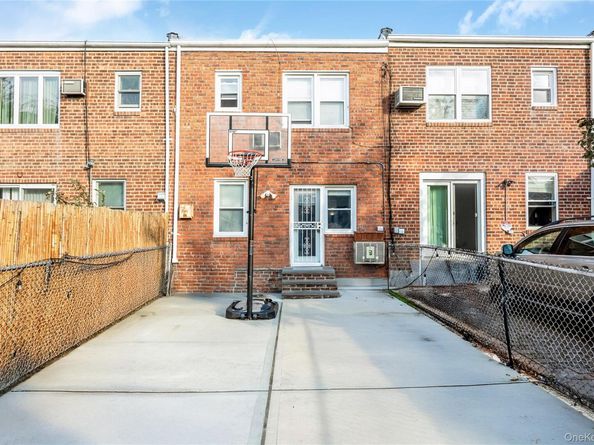 Undisclosed Address #936941, Middle Village NY 11379