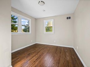 6 Central Court, Valley Stream NY 11580