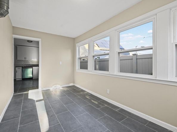 6 Central Court, Valley Stream NY 11580