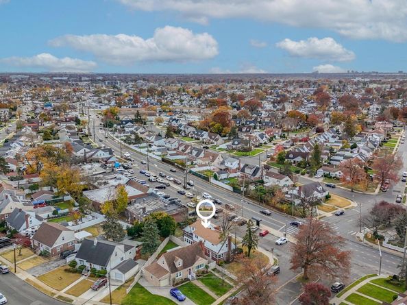 6 Central Court, Valley Stream NY 11580