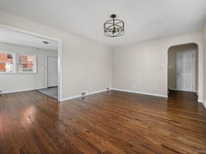 6 Central Court, Valley Stream NY 11580