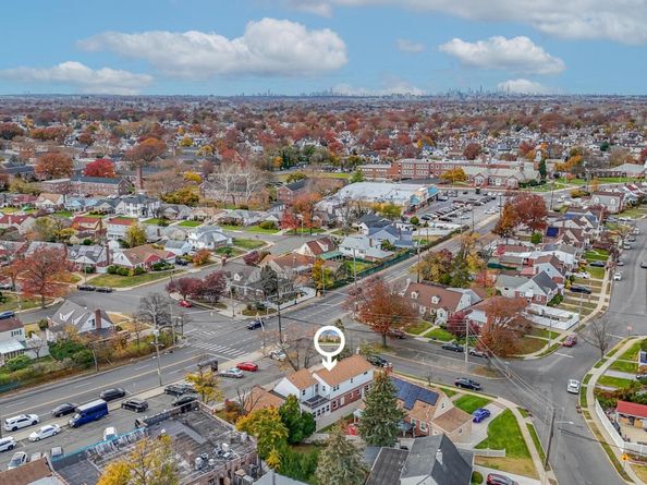 6 Central Court, Valley Stream NY 11580