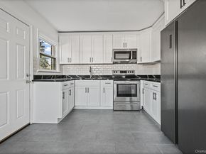 6 Central Court, Valley Stream NY 11580