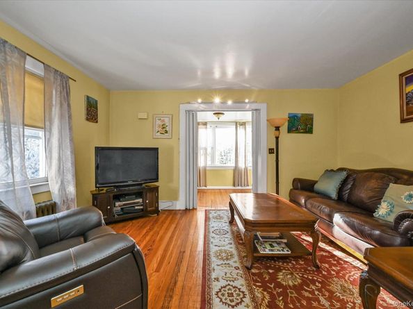 90-49 207th Street, Queens Village NY 11428