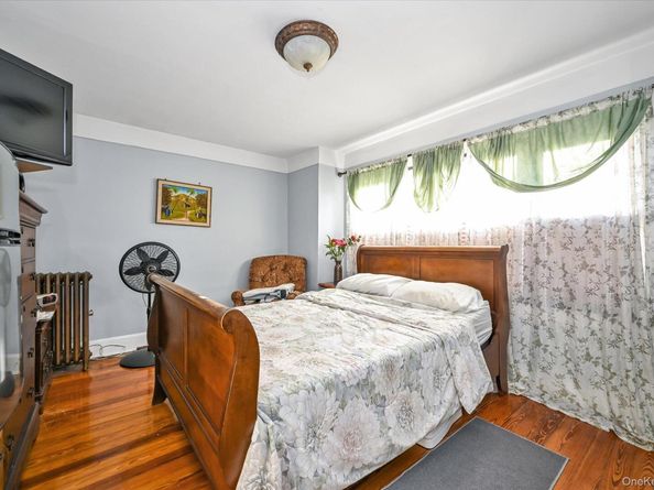 90-49 207th Street, Queens Village NY 11428