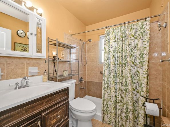 90-49 207th Street, Queens Village NY 11428