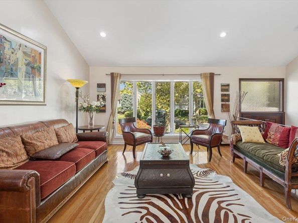 553 Amherst Drive, Woodmere NY 11598