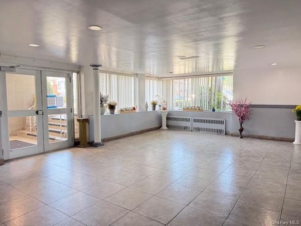 3425 150th Place 6E, Flushing NY 11354