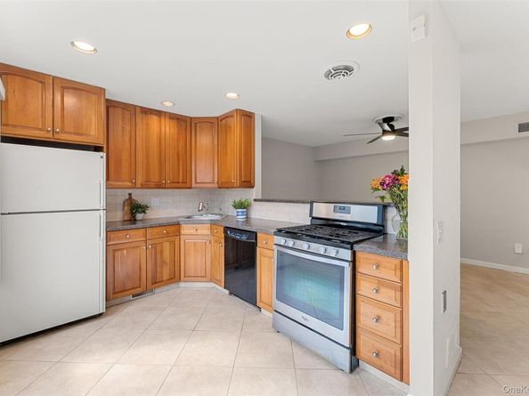11 Jackson Avenue 4, Scarsdale NY 10583